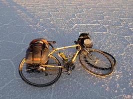 Minha bicicleta no Salar de Uyuni