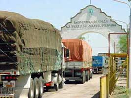 Na divisa das Províncias de San Luis e Mendoza, os caminhões que movimentam o Mercosul