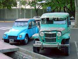 Carros antigos em Mendoza
