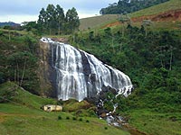 várias cachoeiras no caminho