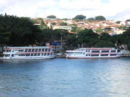 A esquerda o navio San Diego e à direita o navio San Marino em Barra Bonita