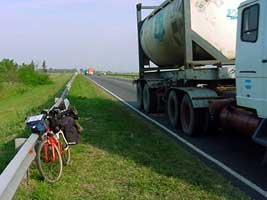 Caminhões na estrada, ruta 8