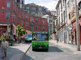 Casarões morro acima: típica vista em Valparaíso