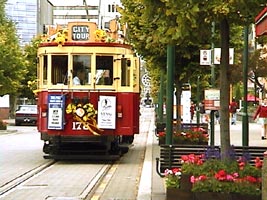 Christchurch: É considerada a cidade mais inglesa na Nova Zelândia. É muito rica culturalmente , com belos museus e espaços de arte. Além disso esta a beira mar e próxima dos Alpes do Sul