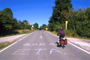 Região de navarra, pichações de apoio ao grupo separatista Basco "E.T.A". "Gora E.T.A" significa: "Viva E.T.A"