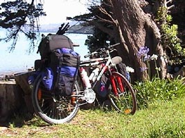 Carregava em minha bike cerca de 25kg, entre equipamento fotográfico e de vídeo, além de alimentos para cerca de 3 dias.