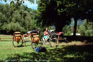 Acampados próximos às termas de Ralún