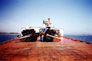 Balsa a caminho de Paranaguá